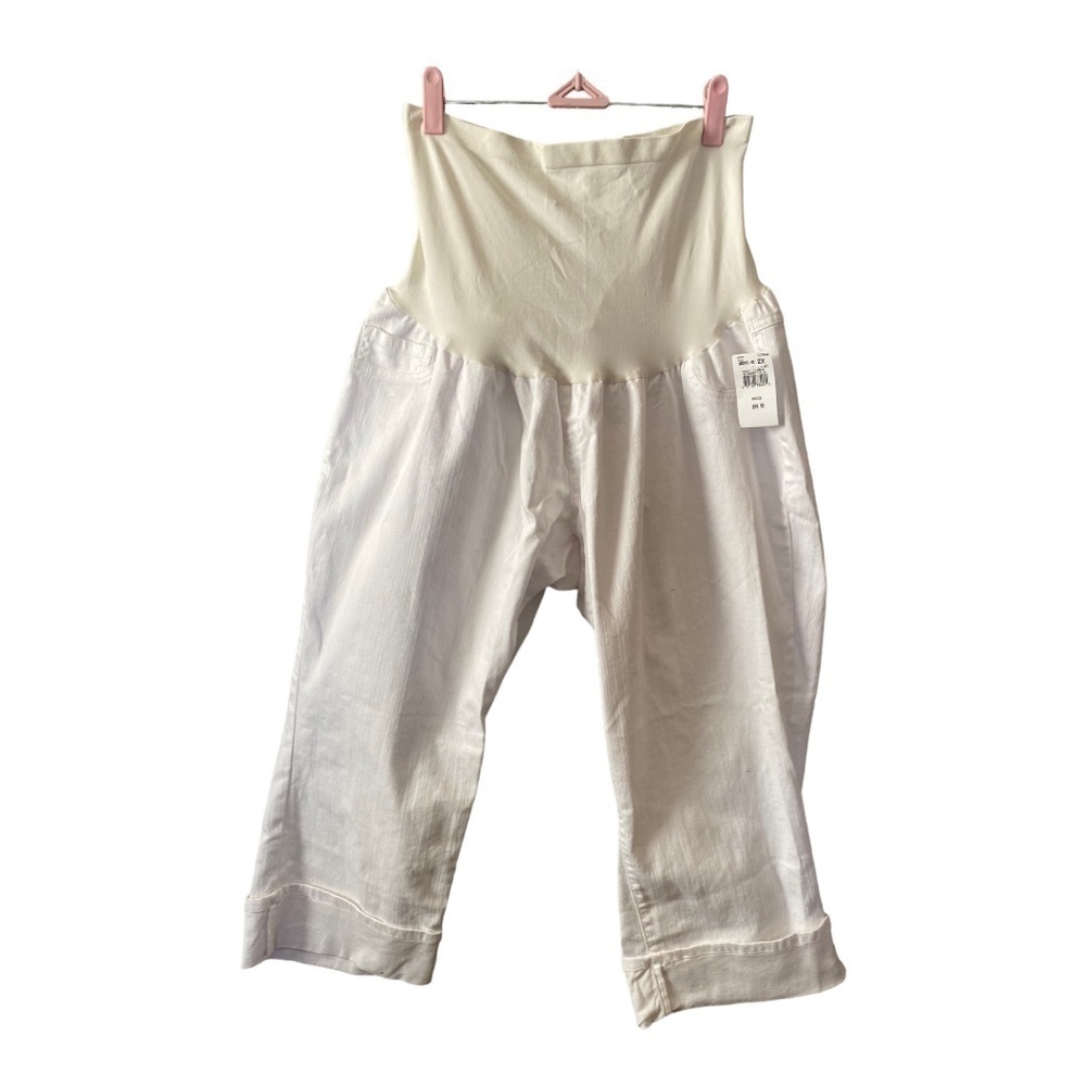 - NWT Women’s Maternity Crossover White Cropped Jeans Size 2X